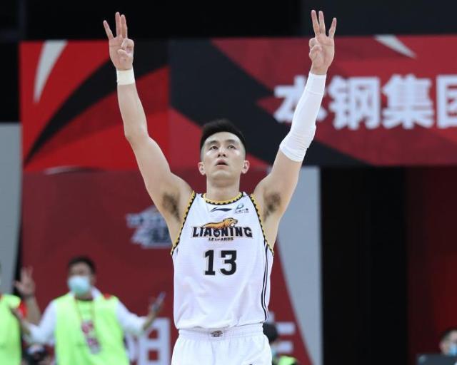 开云体育下载-郭艾伦赛季首秀姗姗来迟 轻松轰下28+5彰显好状态